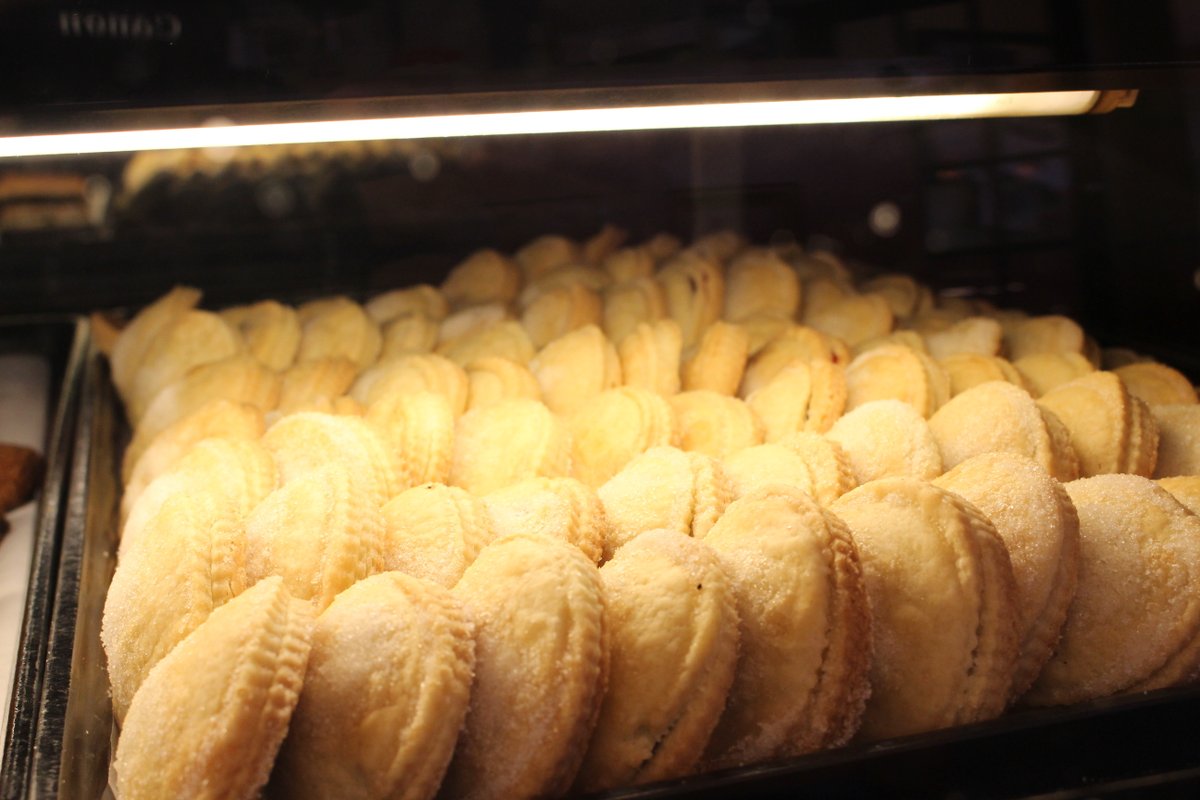 Time’s ticking! ⏰🍀
The leprechaun is still hiding in our bakery, and there’s just TWO days left to find him! Snap a pic when you do, post and tag @westroxburymainstreets to enjoy a FREE Bramble cookie on us! 🍪✨