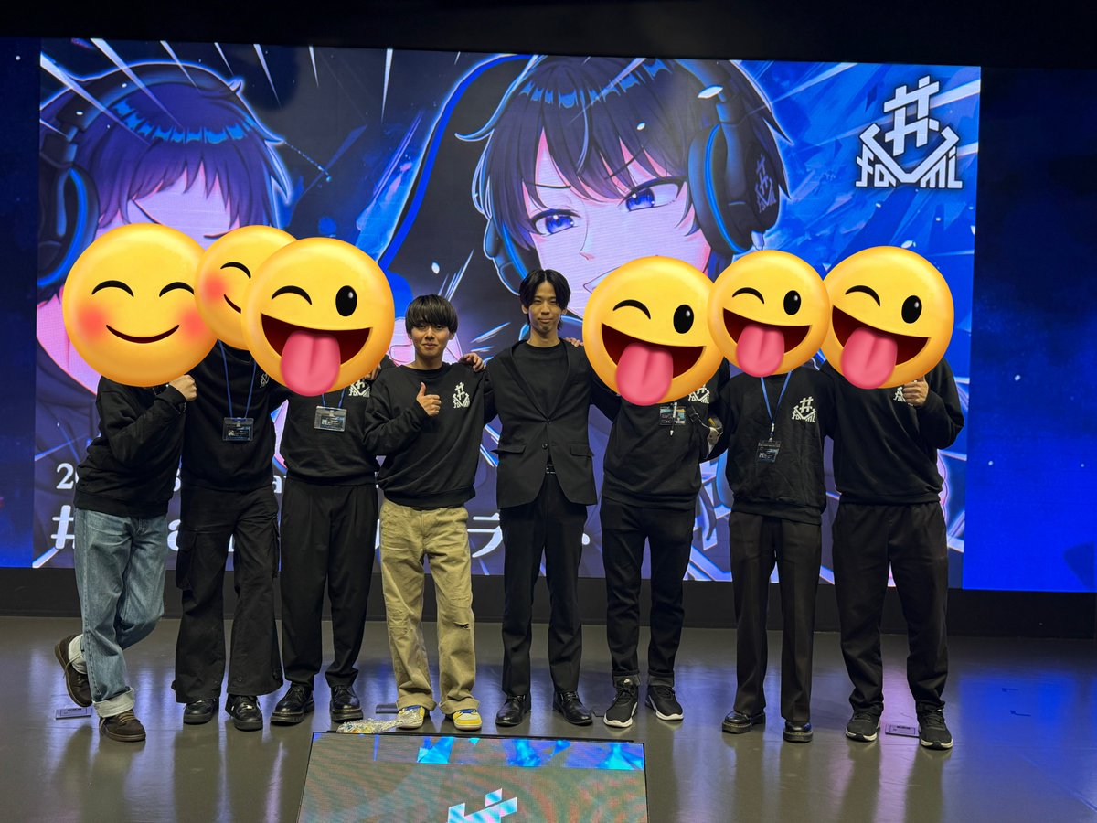 shuporin1123's tweet photo. #Cfamiリアルドラフト
無事完遂しました!!!
12月に中止してから3ヶ月今日の事だけを考えて生きてきました。
本当に悔しい思いしたから絶対にみんなを喜ばせる#Cfami を作ると決断したので、前回の次の日には動き出してました。
本気で選手、観戦者、配信で見てくださる人のことを考え最高の運営メンバーがそれを支えてくれました。
配信は1300人同時視聴があり夢かと思ってきた同時にこの3ヶ月やってきたことが間違ってないと確信できてよかったです。
#Cfami は運営と選手、観戦者の距離が近いことが僕が1番こだわっているポイントです。今日会場へ足を運んでくださった皆様には本当に楽しかった!や感動しました。などの嬉しい声を直接いただいて本当に感動しました。ありがとうございます。
僕はこれからもスプラ界隈を盛り上げるために全力頑張りますのでこれからも応援をよろしくお願い申し上げます。
本日は#Cfamiリアルドラフト へご参加ご視聴ありがとうございました!
載せたい写真が大量にあるので後日いっぱい投稿します!
かっしゅ