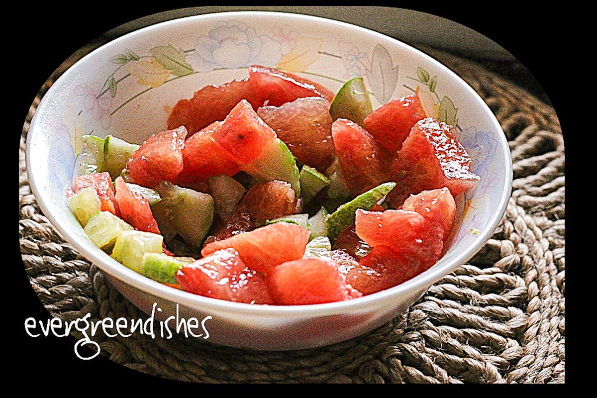 Watermelon Cucumber Salad is refreshing and tasty as a mid-day snack.

evergreendishes.com/2016/04/12/wat…
