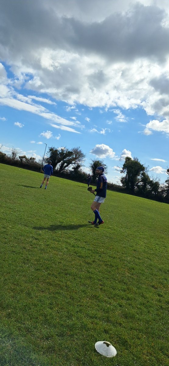 #socialhrling  the ould puckers have Whitehall social hurlers down to Oylegate-Glenbrien for a game today