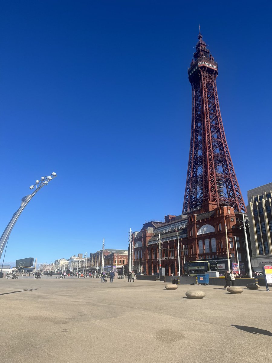 _KEVO____'s tweet photo. A splendid day on the Gold Coast. #Blackpool https://t.co/JYrJZcbpFM
