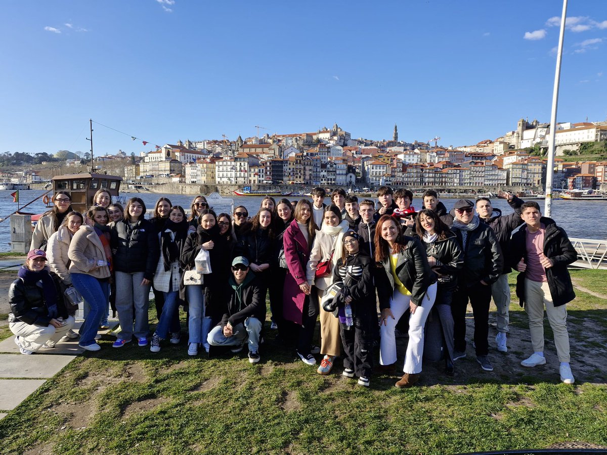IesBojollo's tweet photo. Bueno, bueno. Ya nos van llegando algunas fotos de nuestro alumnado de 2° de Bachillerato que andan de viaje por tierras lusas.
Disfrutad mucho. https://t.co/FVseV6lpwo