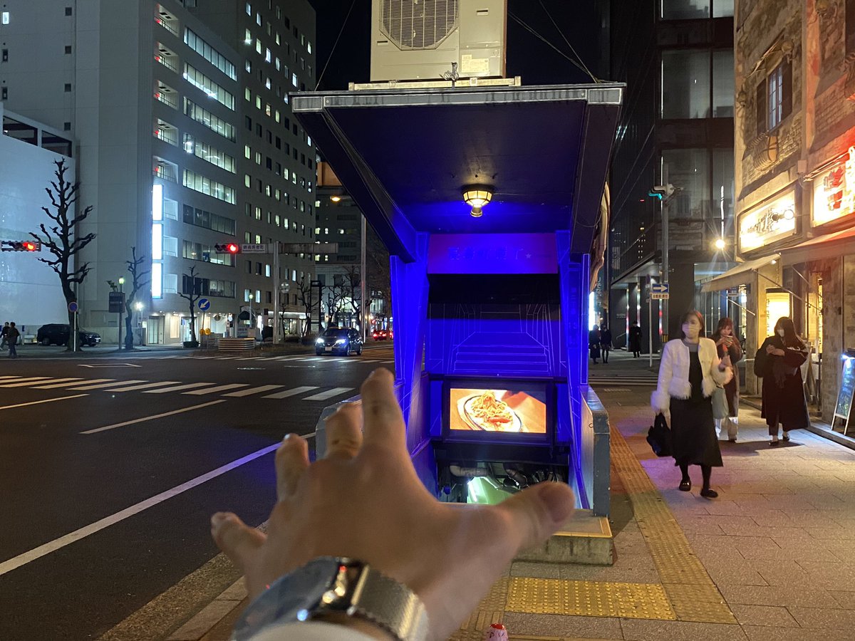 演舞場面紹介

④≪ループ≫

雑多な音に起こされる。
昨夜に思いをはせるが、あっという間に現実に引き戻される。
またつまらない毎日の連続か…

地下に潜りたい。
もう一度。

でも人生、楽しいことばかりじゃない。
もう一度、もう一度。
伏見地下街という空間を当たり前にするために今日を生きる