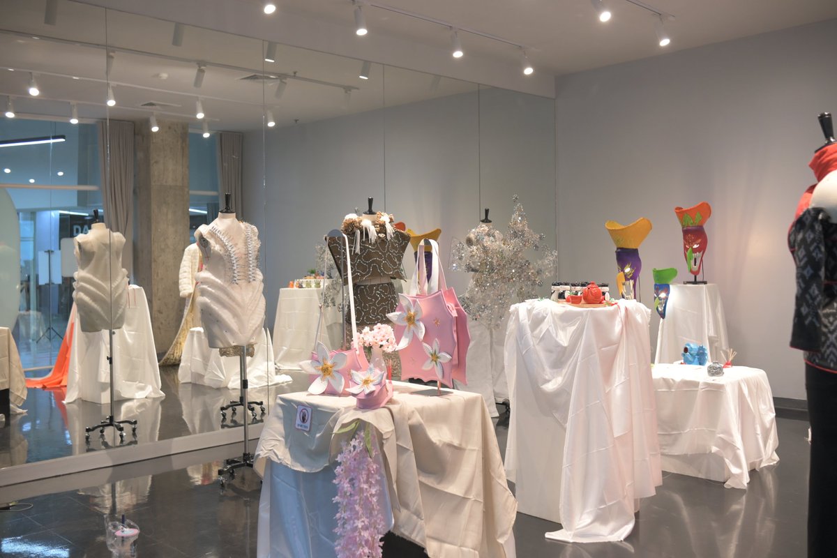 FineArtRmutt68's tweet photo. พรุ่งนี้วันสุดท้าย! นิทรรศการศิลปนิพนธ์
 “เจิดJust Art Thesis Exhibition 2025” 

13-16 มีนาคม 2025, 12.00 - 20.00 น.
AT UNION MALL 5 FL., UNION CO-EVENT STUDIO

#เจิดJustThesis2025 #VCDRMUTT #PDRMUTT #IDRMUTT #ICDRMUTT #FARMUTT #RMUTT https://t.co/nWfxbpNO1h