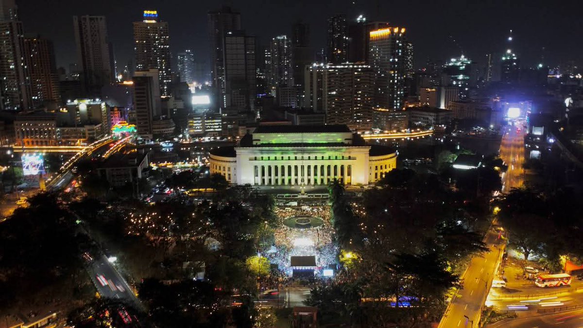 Gerbi_23's tweet photo. TINGNAN | Drone shot ng mga dumalo sa 'BRING HIM HOME: A Prayer for Tatay Digong' na ginanap sa Liwasang Bonofacio sa Maynila nitong Marso 15, 2025.

ccto📸 https://t.co/qd8RqwAbMv