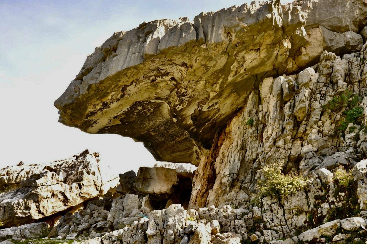 BGonxhja's tweet photo. Dëshmia e vetme, deri më tani, e artit shkëmbor prehistorik në Shqipërinë Jugperëndimore, Shpella e Shkruar e Lepenicës, është shpallur në mbrojtje paraprake, një hap më pranë drejt shpalljes Monument Kulture i Kategorisë së Parë. https://t.co/zGoiwHEZYR