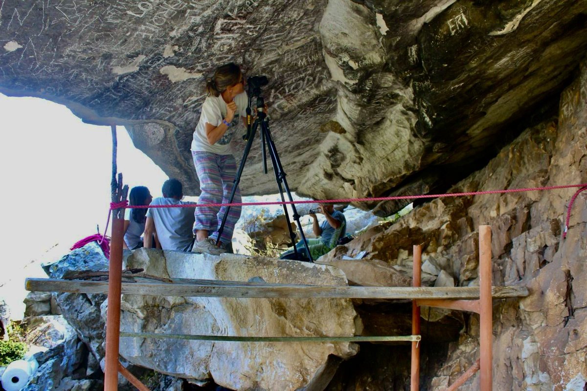 BGonxhja's tweet photo. Dëshmia e vetme, deri më tani, e artit shkëmbor prehistorik në Shqipërinë Jugperëndimore, Shpella e Shkruar e Lepenicës, është shpallur në mbrojtje paraprake, një hap më pranë drejt shpalljes Monument Kulture i Kategorisë së Parë. https://t.co/zGoiwHEZYR