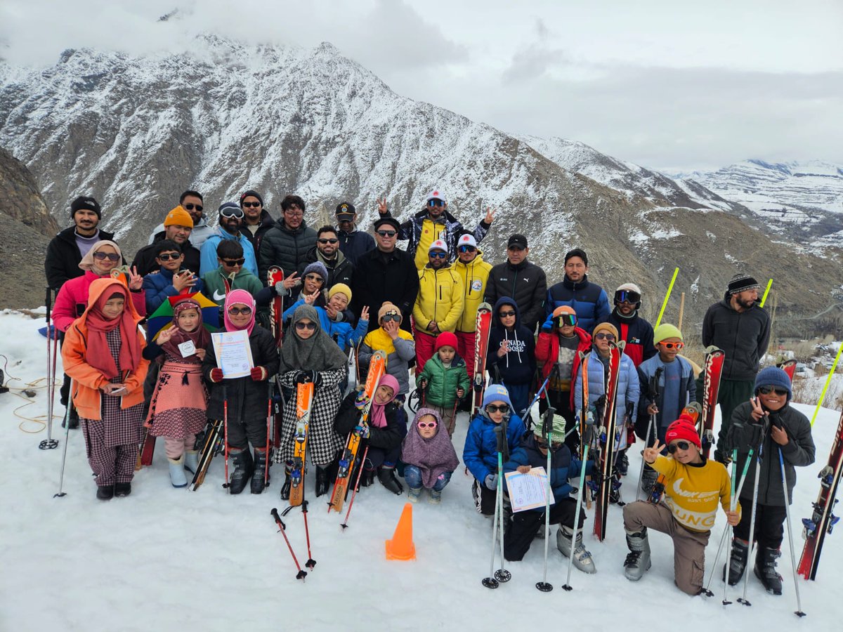 airnewsleh's tweet photo. Basic Snow Ski Coaching Camp Concludes Successfully in Goma Kargil
Organized by @LadakhSki the camp trained 20+ young skiers, promoting winter sports in the region
CG @NazirLadakhi announced ₹10,000 for LSSA &amp; praised journalist @anayat01k for encouraging youth participation https://t.co/LFgjiztnhj