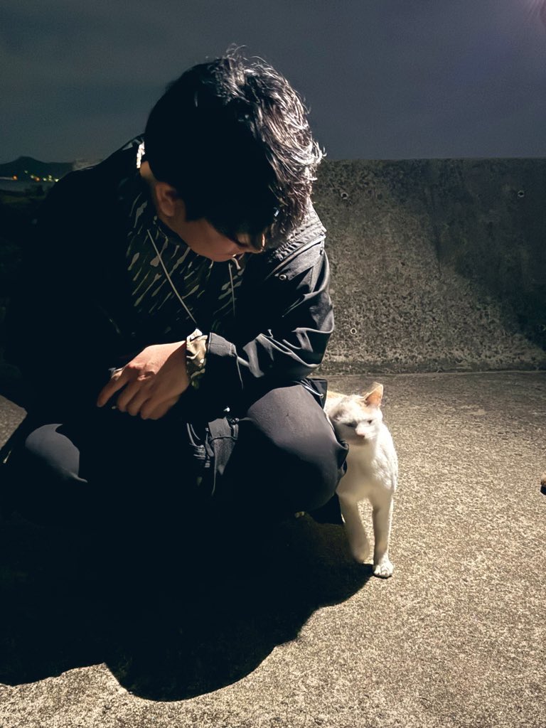 tkym1220's tweet image. #NLP2025 お疲れさまでした🐱
今回のハイライトは、突然左手薬指を覗かれて「最近たかやま結婚しテーって言うてへんからもしかして結婚したんかと思った」と言われたやつです
してたらXで自慢してます💢結婚しテー💢😢

ともあれ最高でした　皆様ありがとうございました🙌
まあまだ帰らないんですけど