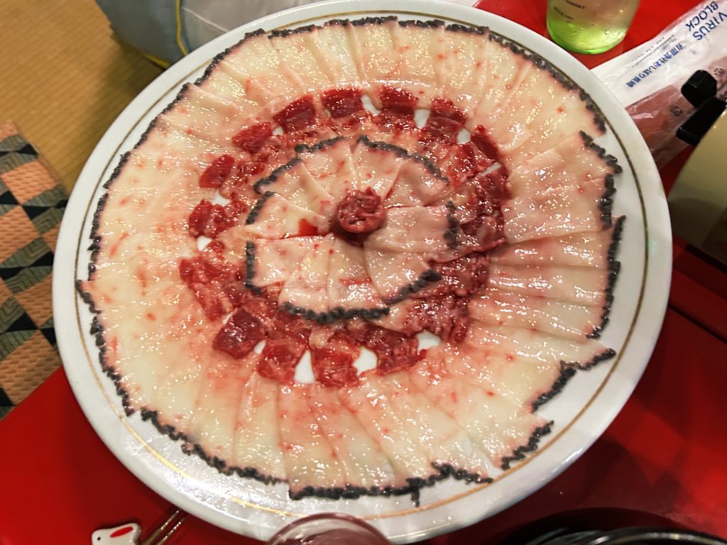 tkym1220's tweet image. #NLP2025 お疲れさまでした🐱
今回のハイライトは、突然左手薬指を覗かれて「最近たかやま結婚しテーって言うてへんからもしかして結婚したんかと思った」と言われたやつです
してたらXで自慢してます💢結婚しテー💢😢

ともあれ最高でした　皆様ありがとうございました🙌
まあまだ帰らないんですけど