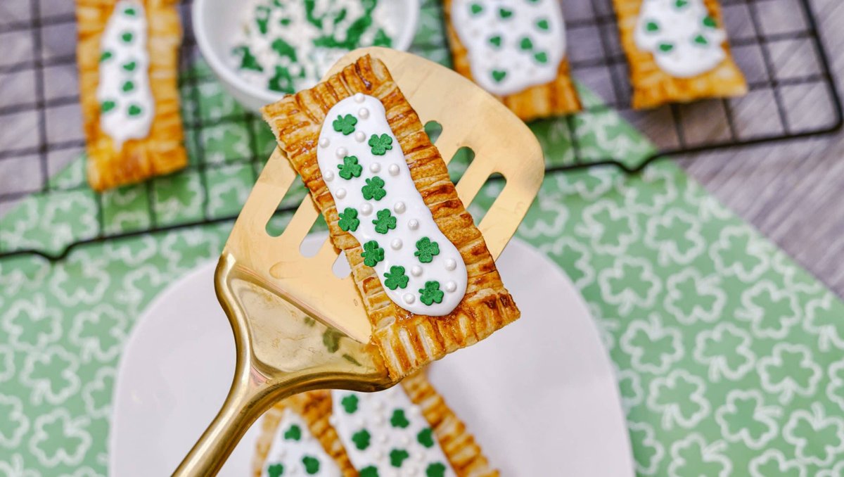 If you're looking for a St. Patricks Day Breakfast Idea, you're going to love these St. Paddy's Day Pop Tarts! These easy-to-make breakfast pastries are sure to delight kids and adults alike!  funhappyhome.com/st-paddys-day-… #stpaddysday #stpatricksday #airfryerrecipe #stpatricksday