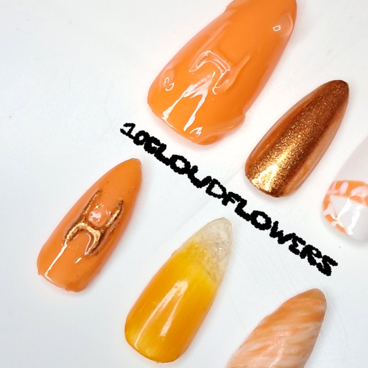 ohmyclnails's tweet photo. Hwasa "twits" worldtour nails inspiration 🍊
#nail #nailtech #explorenails #pressonnails #pressnails #HWASA https://t.co/txwI96krAl