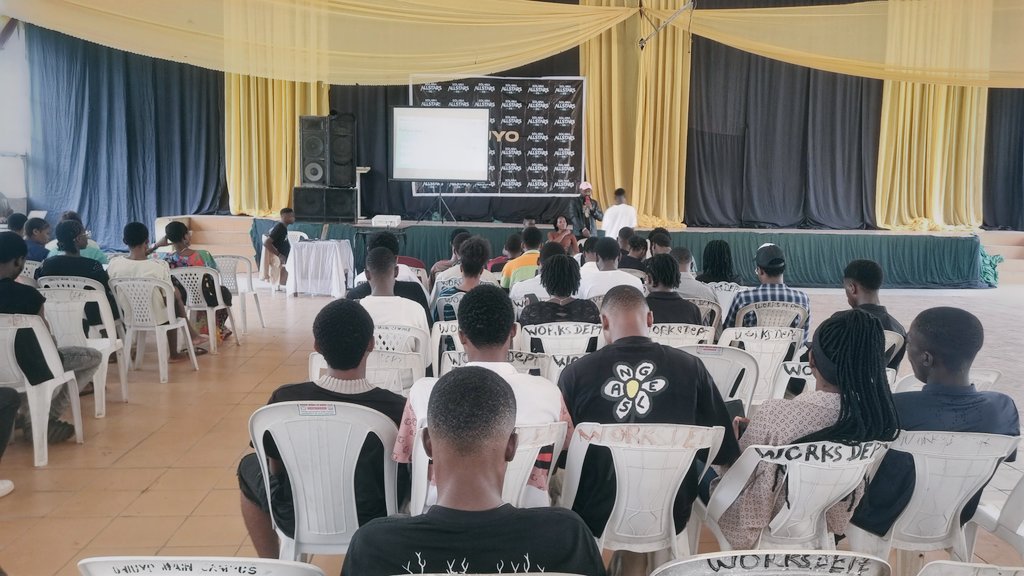 Graybillions's tweet photo. 📍Lots of fun and education currently going on in the Solana All Stars, Uyo.

#LiveInUyo
#SolanaAllStars https://t.co/0aRr1hj4Ua