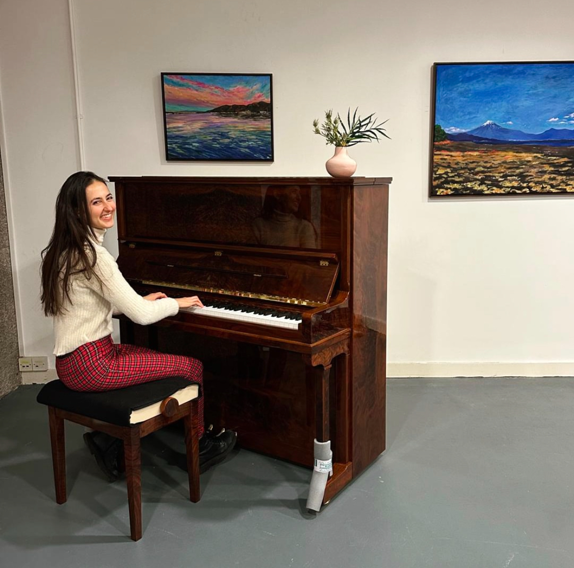 MarksonPianos's tweet photo. We were thrilled to deliver this stunning Steingraeber model 138k in a one-of-a-kind polished walnut to its new home at @CountyHallArts last month! 

📸Photos feature the County Hall Quartet https://t.co/4ve4Wdmj5J