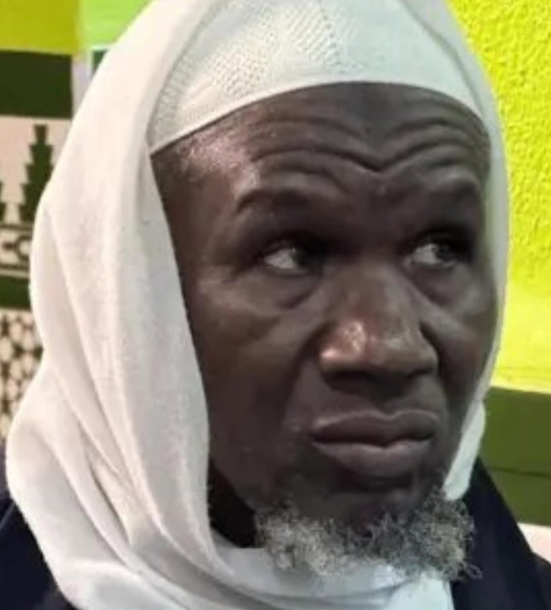 Llegamos a Europa y exigimos a los gobernantes europeos lo que nunca nos darán en nuestras tierras.
En África, está totalmente prohibido pisar un terreno privado, además el dueño tiene derecho a dispararte si es necesario. 

Pero aquí, vía libre y con final feliz