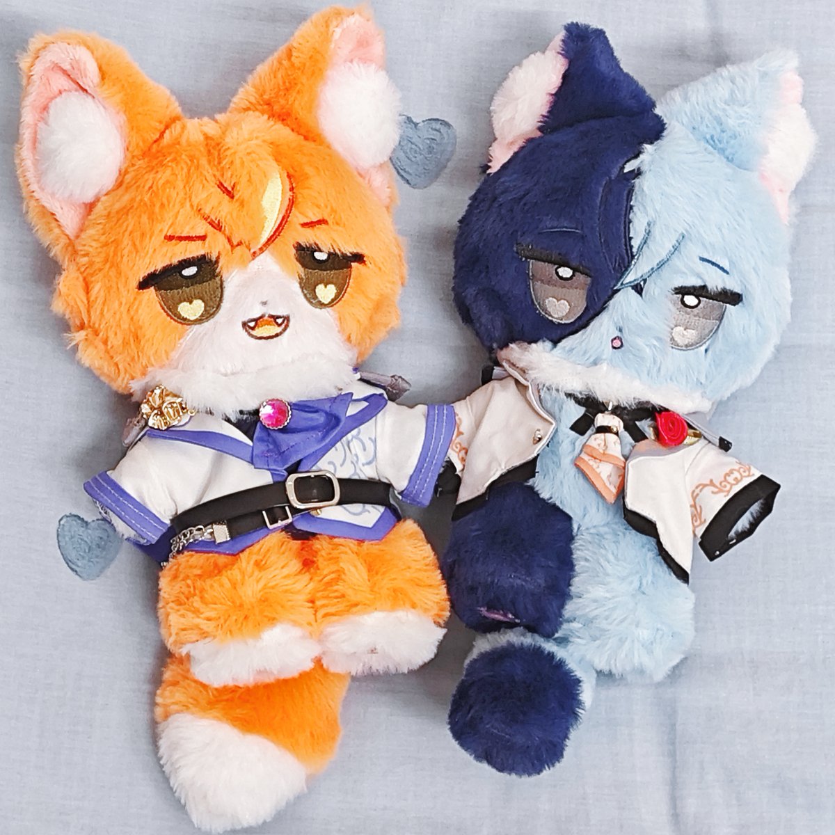 橘冻さん（<a href="/CitarellaC91803/">橘冻</a> ）からパラジュン衣装を着た⚔🐶と💍🐱の写真が提供されました🥹🧡💙