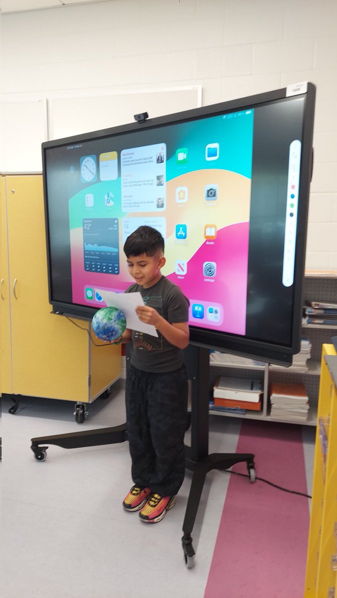 Ms. Toth tweet media