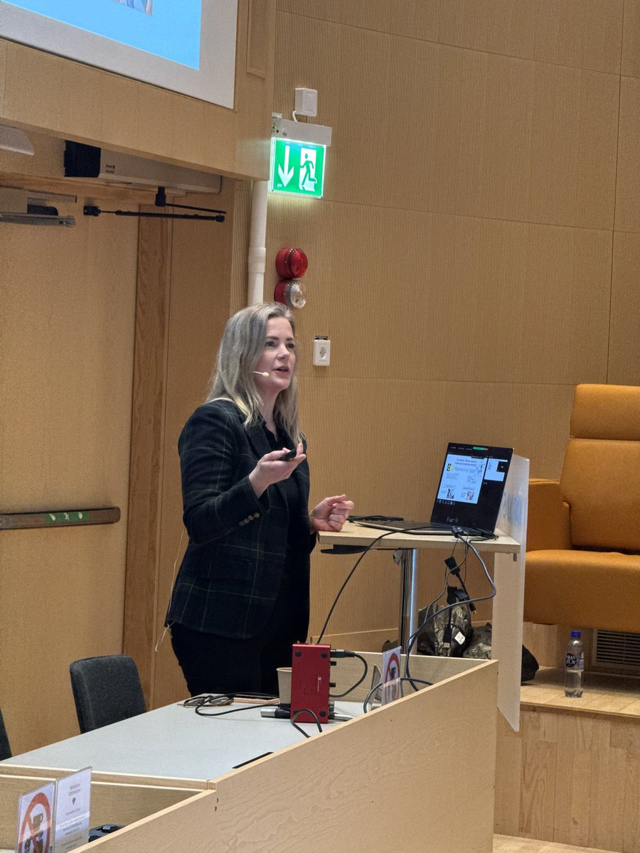 HjerlingLeffler's tweet image. Anna Matton @karolinskainst giving a lecture on dementia prevention at the well attended Brain Awareness Week in Stockholm arranged by @StratNeuro. Fantastic moderation by star journalist Amina Manzoor @Expressen