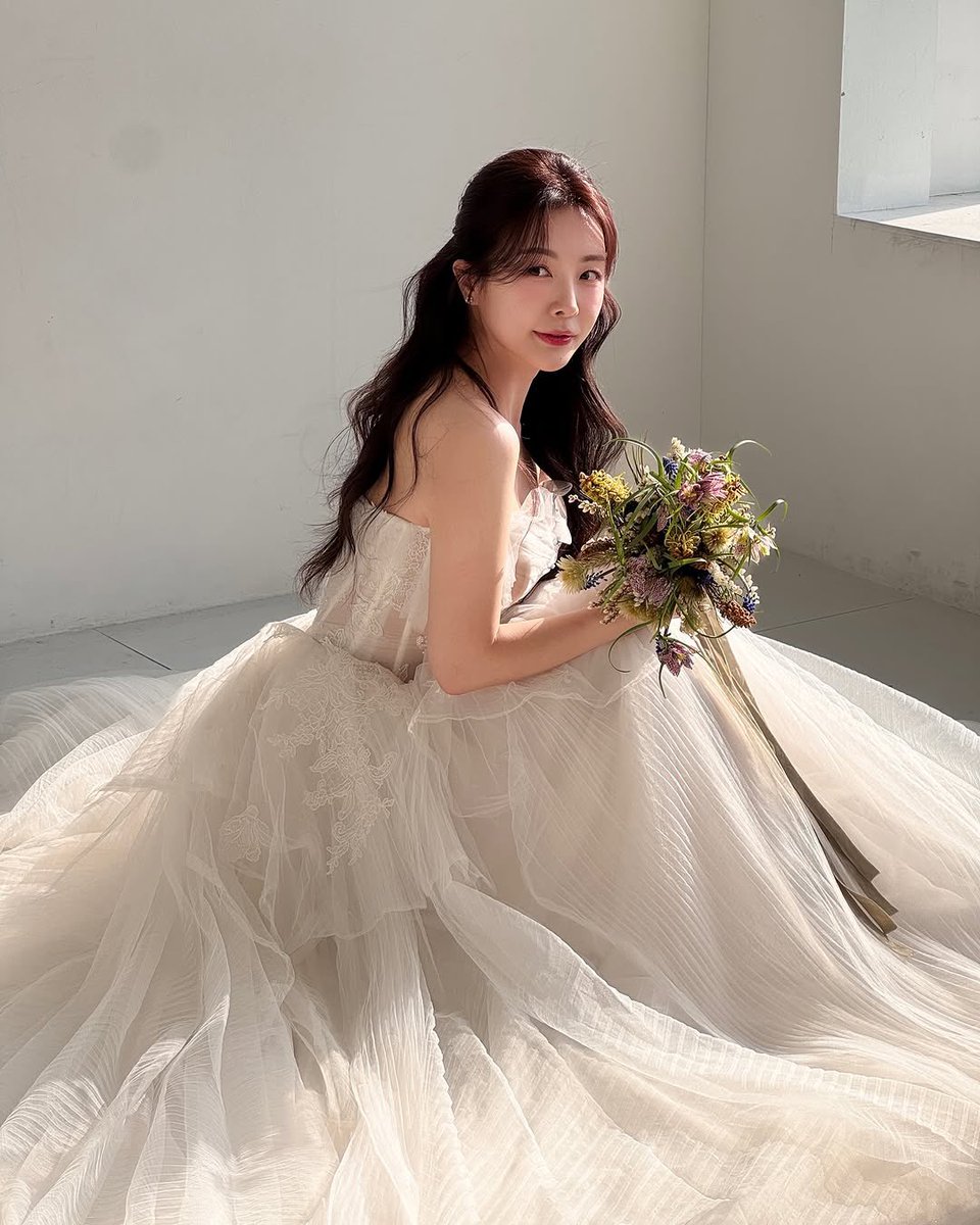 roeun / soyou | #로은 #워너비 #이소유
© haley__pl — 250314