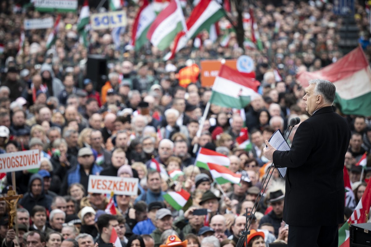 Viktória Serdült (@viktoriaserdult) on Twitter photo For those who wondering what to expect in #Hungary leading up to the 2026 elections: <a href="/PM_ViktorOrban/">Orbán Viktor</a> has just compared his political opponents – including judges (!), journalists, NGOs and politicians - to bugs who must be eliminated. For those who wondering what to expect in #Hungary leading up to the 2026 elections: <a href="/PM_ViktorOrban/">Orbán Viktor</a> has just compared his political opponents – including judges (!), journalists, NGOs and politicians - to bugs who must be eliminated.