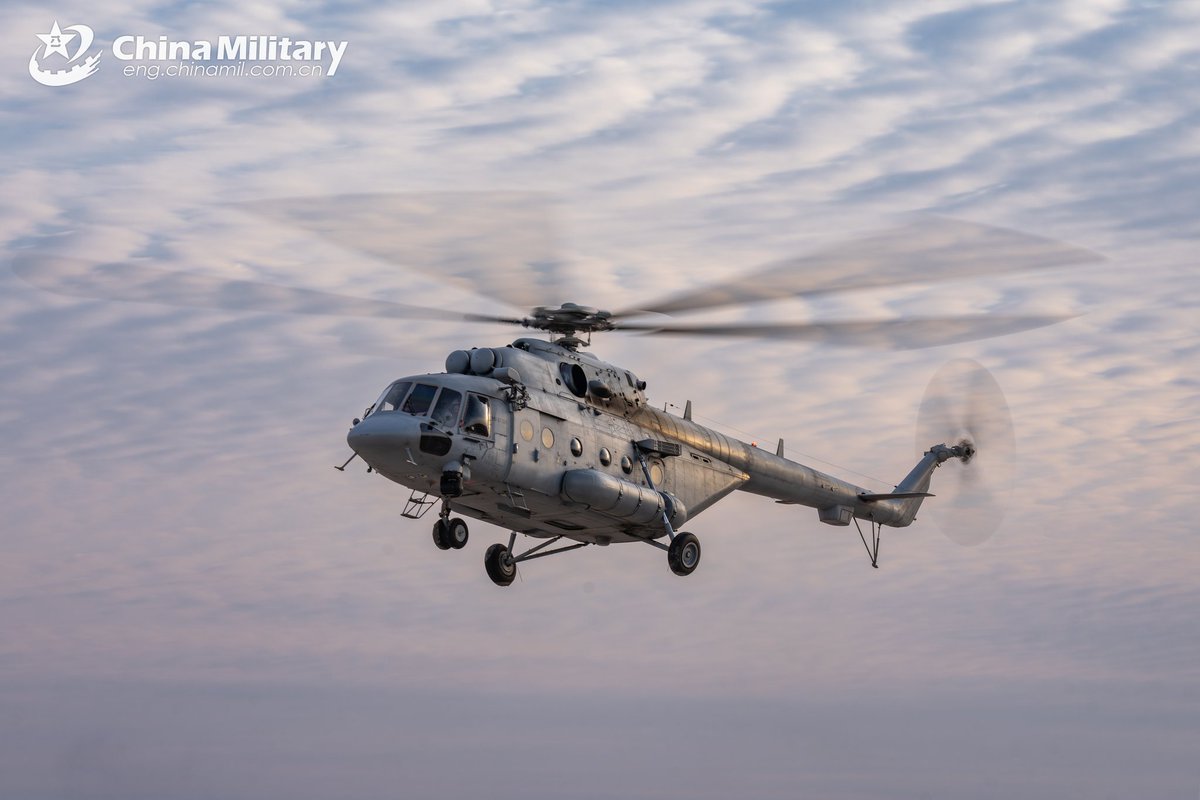 ChinaMilBugle's tweet photo. Search and Rescue: #Photos show #helicopters attached to a transport brigade with the air force under the Chinese #PLA #NorthernTheaterCommand engaging in a nighttime search and rescue training exercise in early March. #Chinamilitary https://t.co/1HV8UmHakS