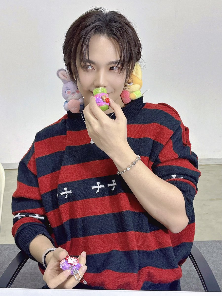 ถามว่าไหวมั้ย..ดูจากภาพ ก็แค่ดมยา🤪 แต่happyทีได้เจอทุกคนคับ😍💙                      Asked if okay..Looking at the picture, I just got inhaler🤪 Bu happy to see everyone😍💙 <a href="/JakeB4rever/">BIU.</a> 
#BuildJakapan 
#Beyourluve