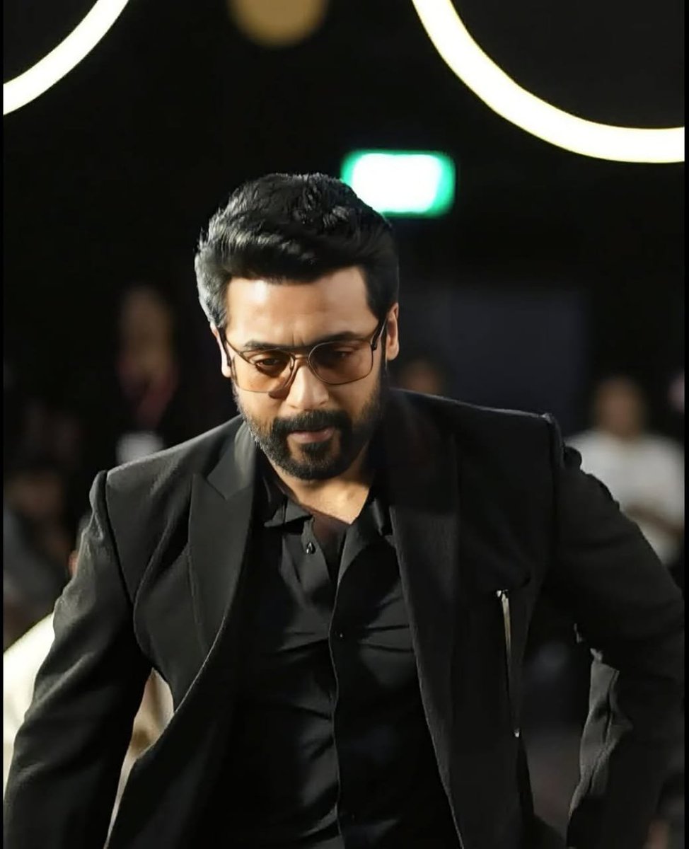 TamilDelight's tweet photo. #Suriya receives #IconofInspiration" award from #AnnaUniversity’s #Techofes awards.🏆♥️ https://t.co/gaswzlBmPn