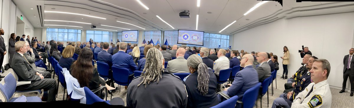 collington_sr's tweet photo. TY, FBI Director Kash Patel, for sharing your vision for public safety with law enforcement officials nationwide. Hearing from our Police colleagues and sheriffs about the future's impact on our communities was invaluable. Grateful to @NOBLE_WMC President Glover for representing! https://t.co/4w9S3lZYwT