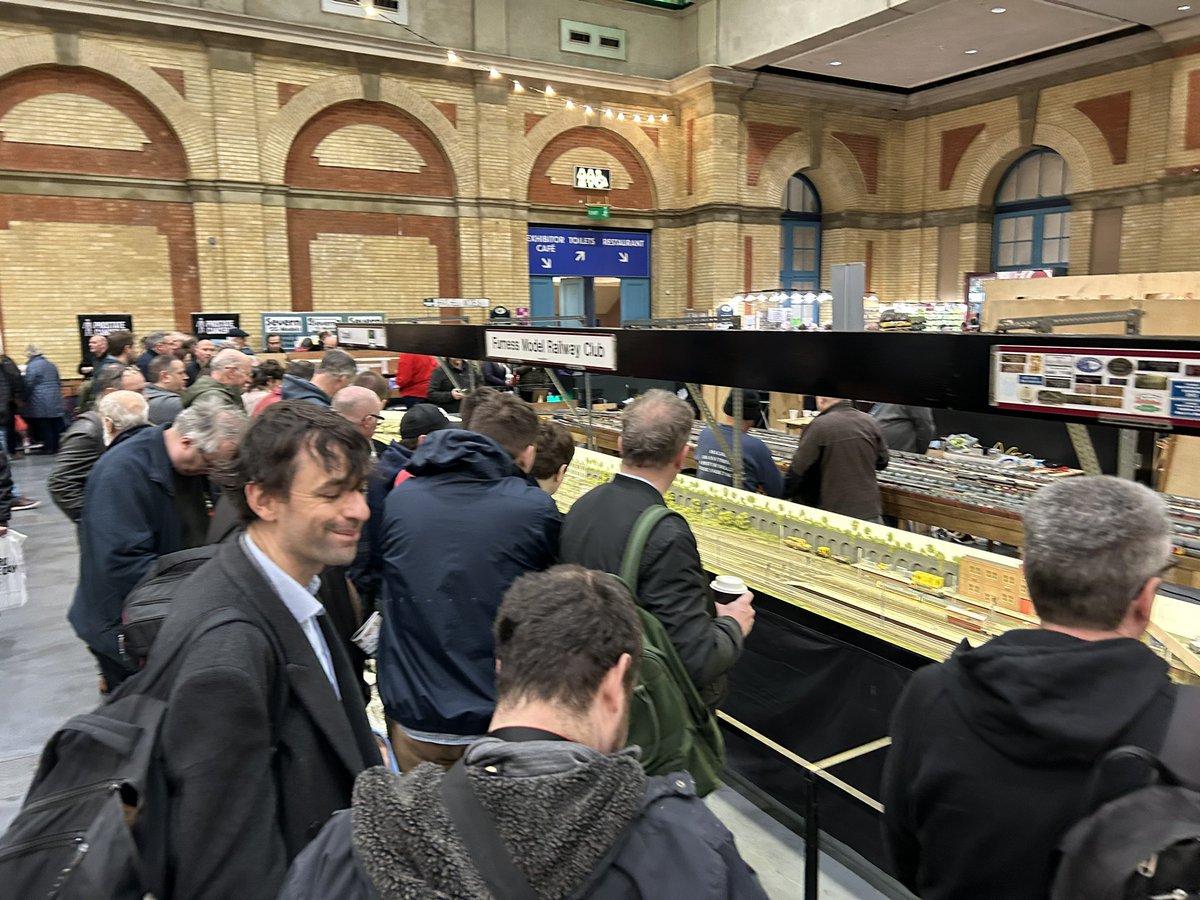 A busy start to the London Festival of Railway Modelling this morning - plenty to see today until 5, tomorrow 10-4.30.  Details themodelrailwayclub.org/events/london-…