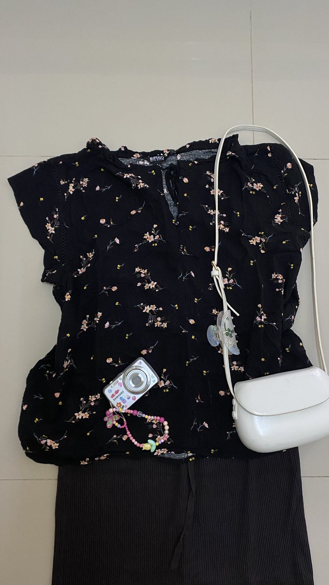 sparkleE144's tweet photo. Buffalo
Size : F
Price: 80฿ 🌸

#ส่งต่อ #ส่งต่อเสื้อผ้า #เสื้อผ้ามือสอง #ส่งต่อเสื้อผ้ามือสอง #โล๊ะตู้เสื้อผ้า #โล๊ะเสื้อผ้า #เสื้อผ้ามือสองสภาพดี #ส่งต่อเสื้อผ้ามือ2 #ส่งต่อuniqlo https://t.co/E0eKwxmwfc