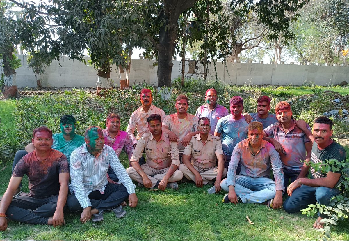 OPYadav1743's tweet photo. #HAPPY_HOLI
#SSP_MIRZAPUR_RESIDENCE https://t.co/uXBlLlQ9Vg