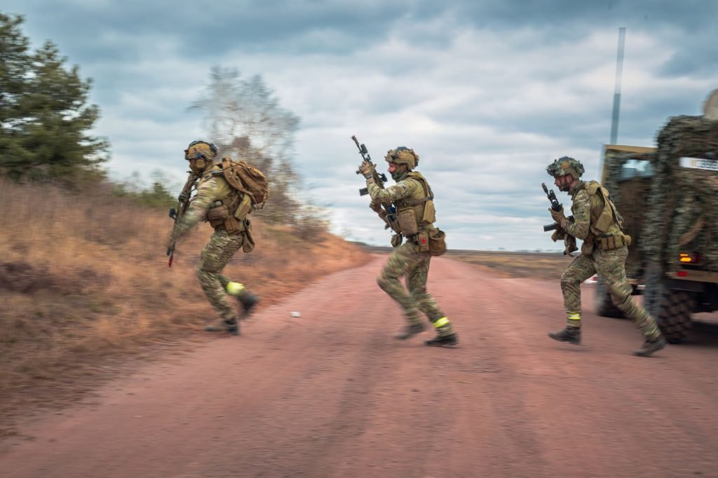 Belgian 🇧🇪 troops preparing for their upcoming deployment to 🇱🇹 are undergoing intensive training in 🇩🇪 as part of a key certification exercise. They are strengthening cohesion with their 🇩🇪 &amp; 🇳🇱 counterparts to ensure seamless integration into #NATO’s multinational battlegroup