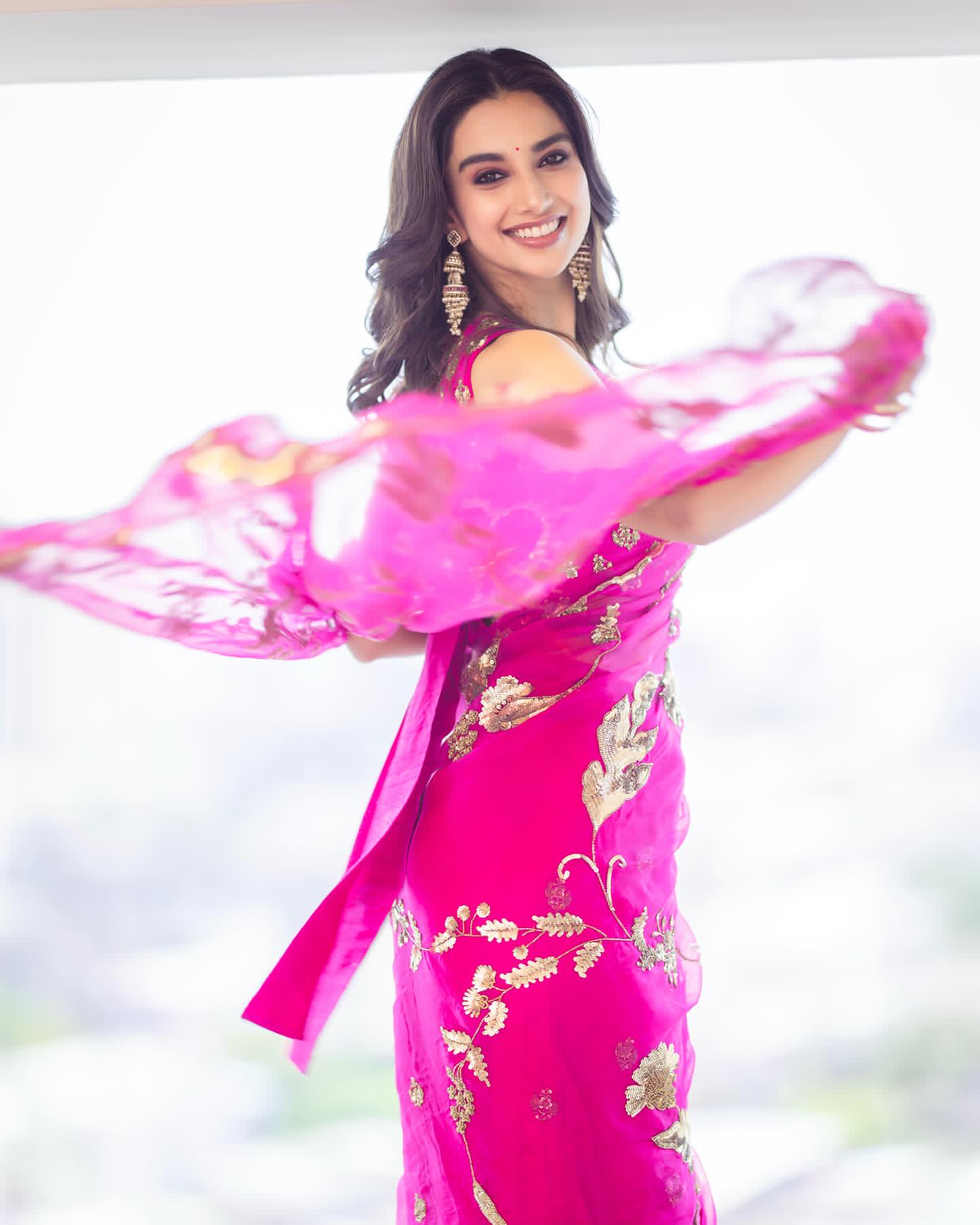 GmFX9wwbcAAUTB-?format=jpg&name=large