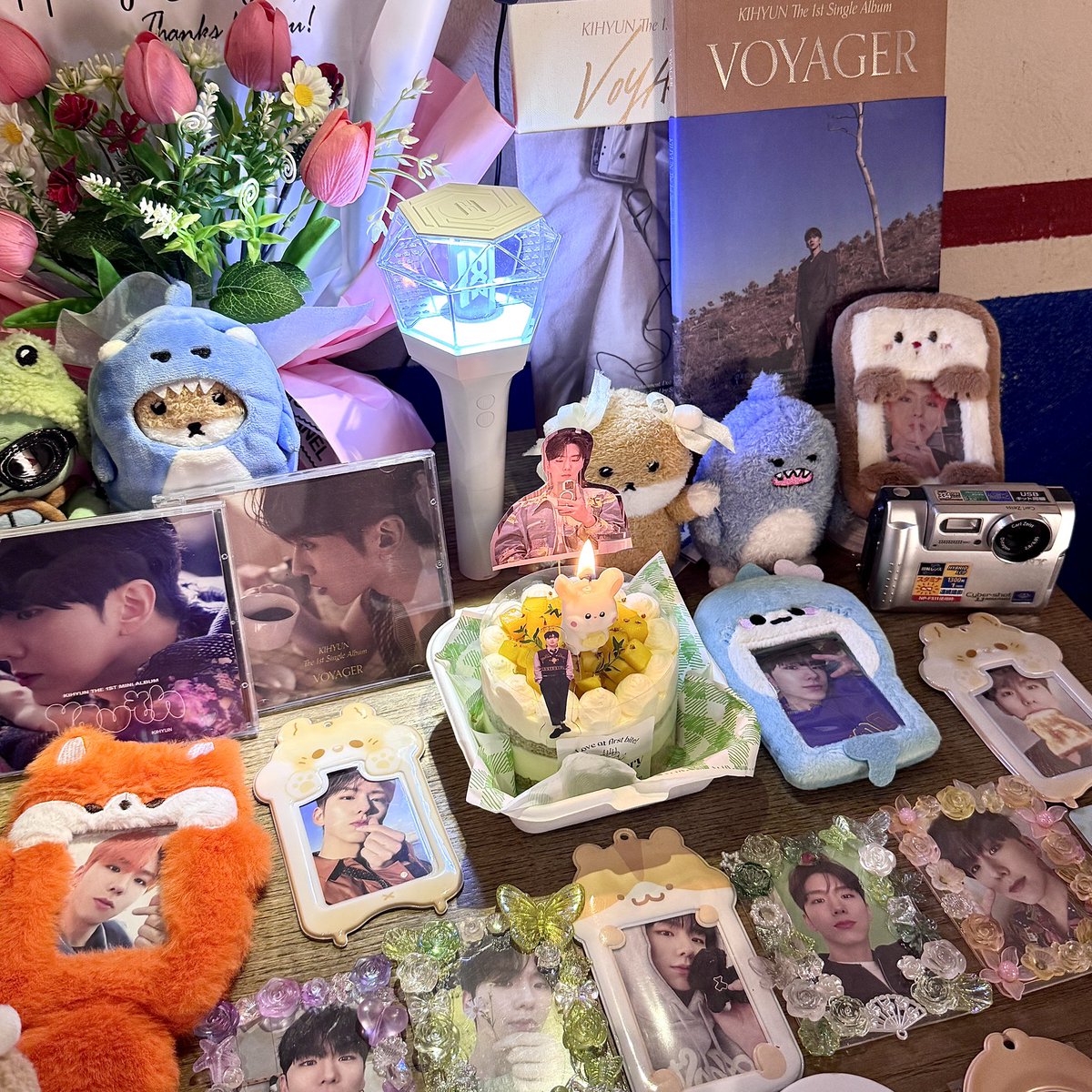 lovesICK_126's tweet photo. Happy 3rd anni of VOYAGER 💙🐹
May Yoo Kihyun has more and more intersting journeys and voyages in the future 🤍
#MONSTA_X #MONSTAX #몬스타엑스 #kihyun #기현 #voyager #anniversarry https://t.co/p7sYlJ375S
