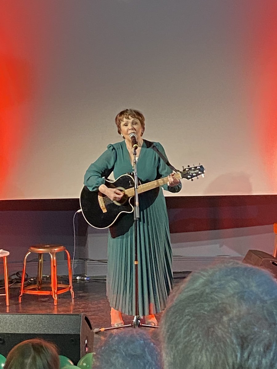 Dana entertained fans at The Saint Patrick Centre with a sell out show last night ☘️