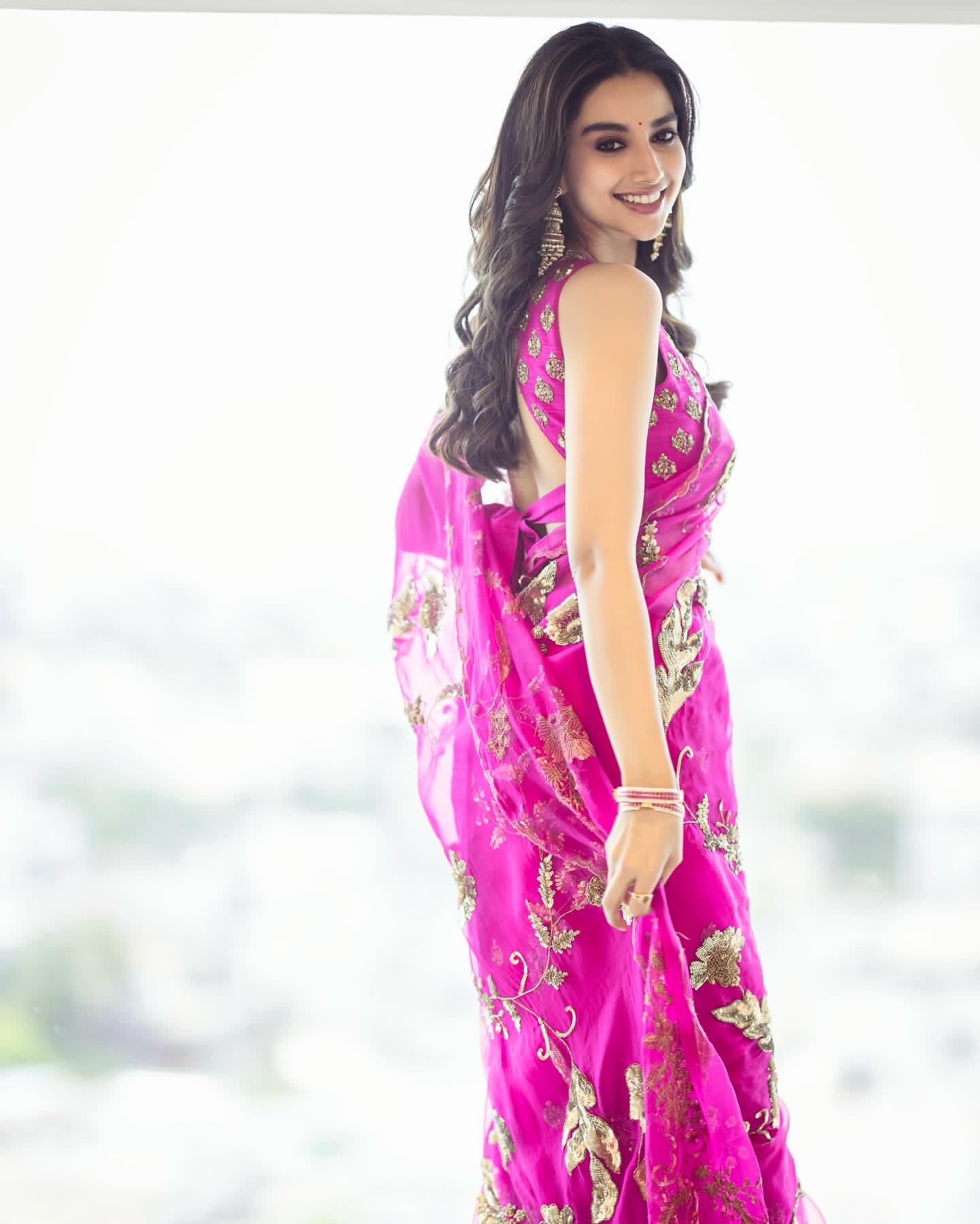 GmFX_3obcAIgacb?format=jpg&name=large