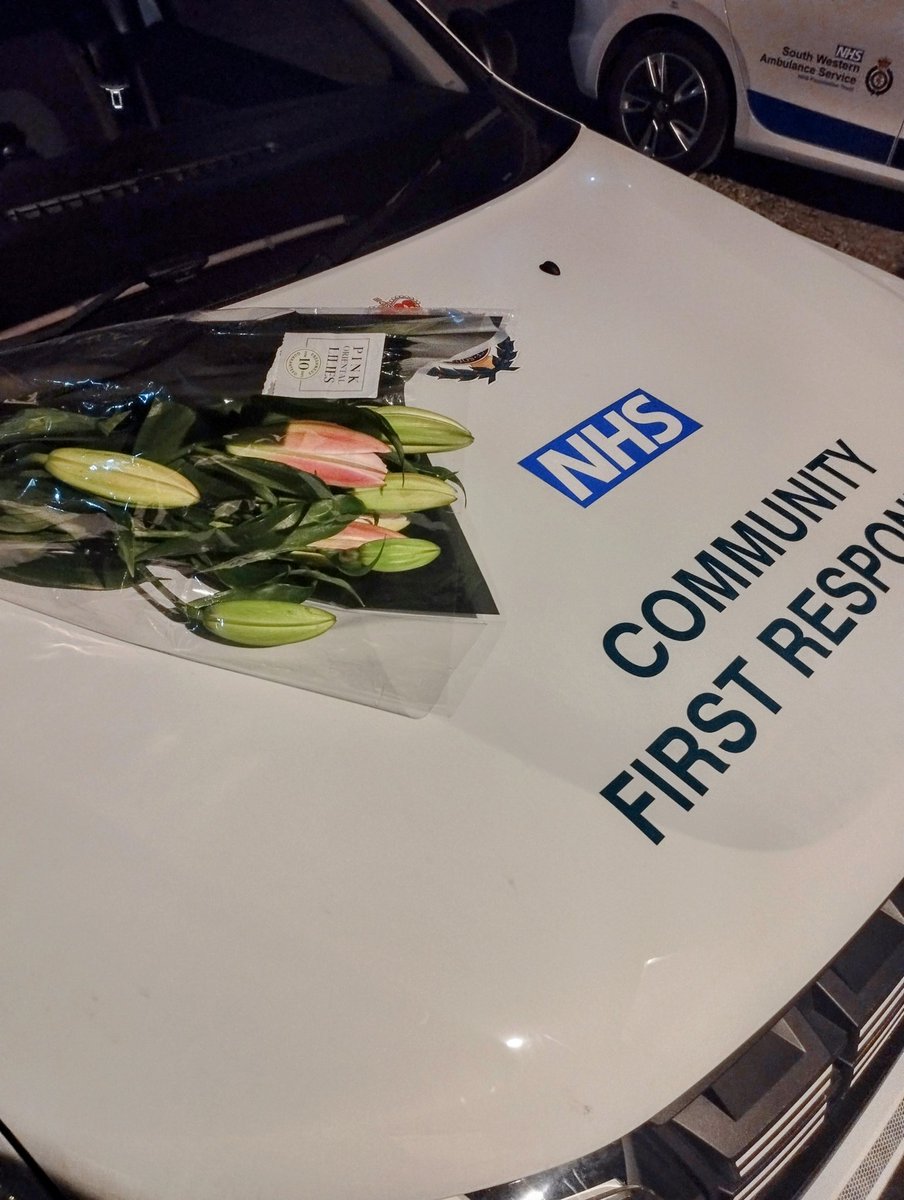 ClarejPUNC2022's tweet photo. Sometimes we forget how much of a difference we make, this week especially has put it into perspective 🫶

Thank you to the response desk, crews, SPs and air ambulance for last night's shift, 4 lives potentially saved 💚
 
Off to do it all again tonight 😬

#SWAST
#CFR https://t.co/CwQhJ0q0Qd