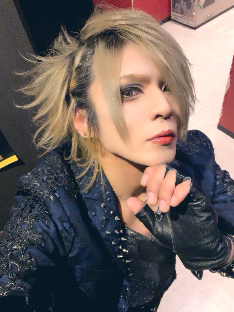 3/15 INSA アルストでした！！
めちゃくちゃ人がいて
自分らのワンマンライブかと錯覚するくらい
盛り上がってくれてありがとうございました！
なんだかんだ今年初ライブだったけど
すごく楽しかった！( * ॑˘ ॑* )

さあ次は17日広島、瘋癲サポートですʕ ◦`꒳´◦ʔ
あさってもよろしくです！(╭ರᴥ•́)