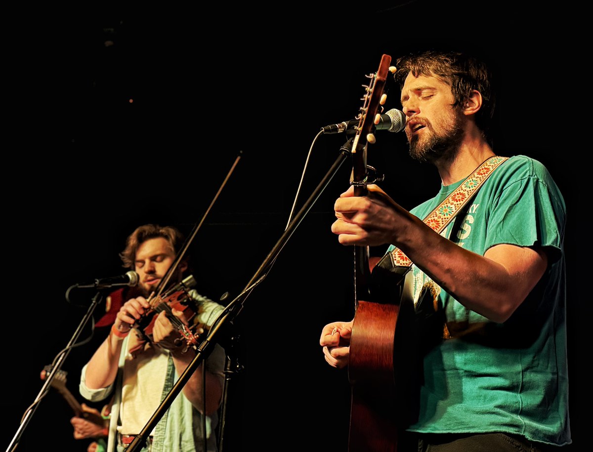 Last night was one of my favorite times seeing Nicholas Jamerson. 

I was basically on the stage. 

He didn't dialogue a ton. Just ripped through his catalog playing some of my favs: 
▪️ Linda James
▪️Sleeping in the Woods
▪️Hindman
▪️It's a Long Way to Wheelright
▪️The Vine that