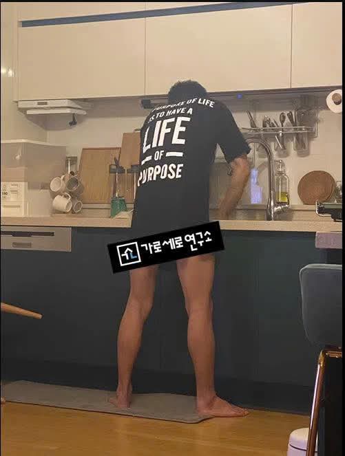 05Rodiah's tweet photo. Foto Terbaru dari Garosero, Kim Soo hyun lagi cuci piring, wkwkwk gerah bukan sempakan doang😭😭 https://t.co/MN3vZMvwt9