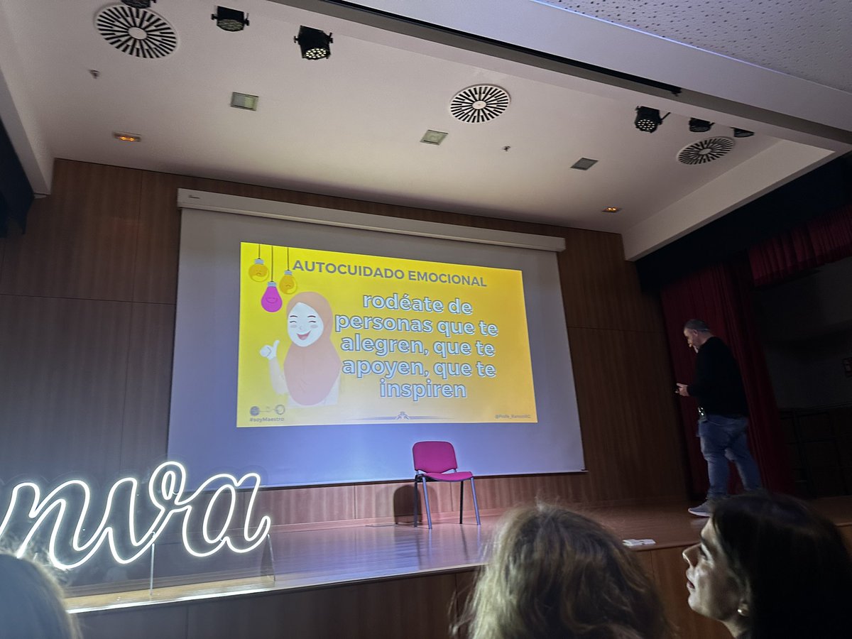 Increíble la ponencia de <a href="/Profe_RamonRG/">Profe Ramón ✐</a> ¡Gracias! <a href="/CanvaEdu/">Canva Education</a> <a href="/GonzaPink/">Gonzalo Rosado</a> <a href="/francanvaedu/">Fran Quesada</a> #CanvaTeachersDay