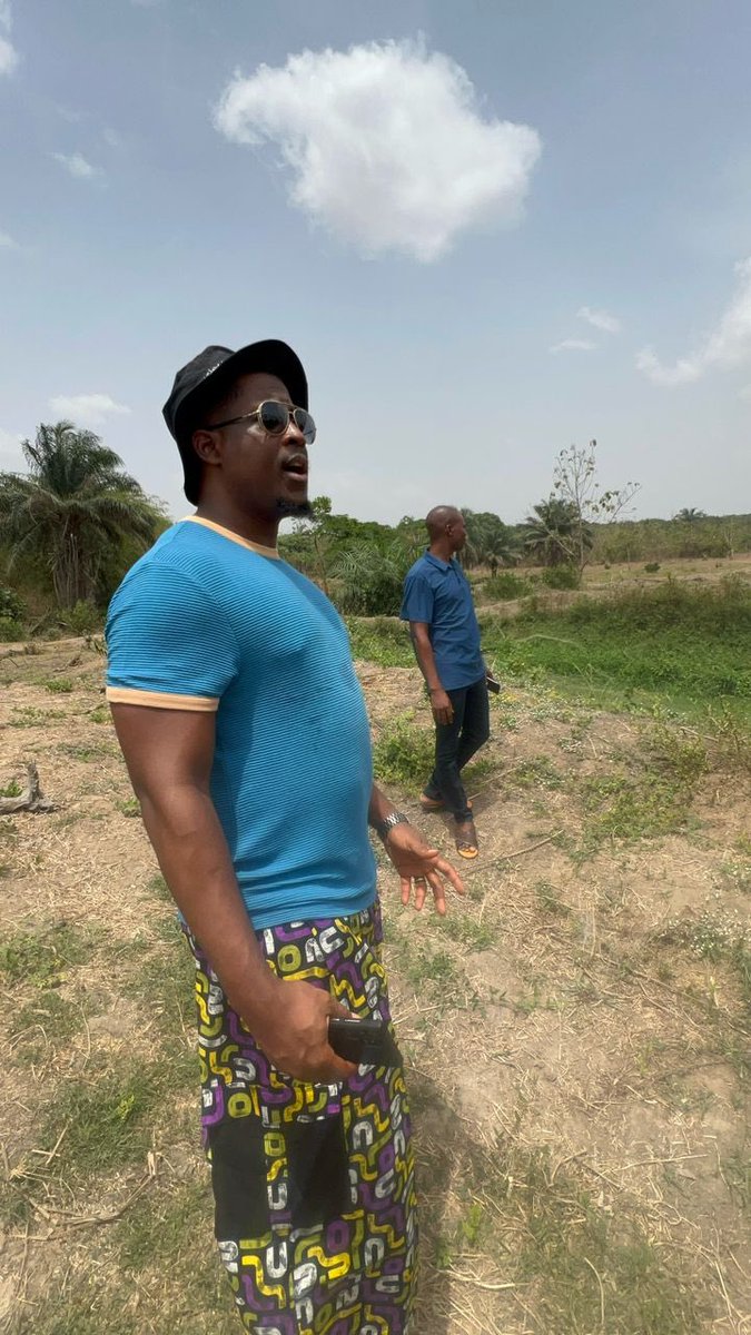 Fabulous__Jr's tweet photo. Seyi Awolowo moving from Nollywood to farming? That’s like saying goodbye to AMVCA and hello to hoe and cutlass. 😂😂 #FameToFarm https://t.co/yZmBVEdAS7