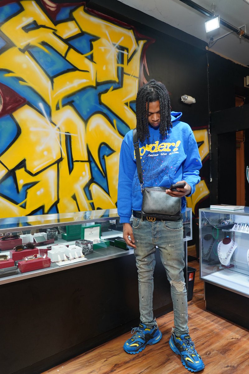 realhundoz's tweet photo. Name Platinum Inna Streets π― Go And Ask Nigga Not A Stain Im In Love With The Trap I Just Bought A Weddin Ring π
#FREEGLIZZY #FREE7 #LLT4 #LLLMONEY https://t.co/X35jroSHyE
