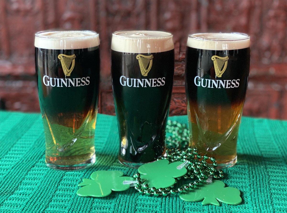 tumanstap's tweet image. Happy #StPatricksDay! We're featuring #cornedbeef and Swiss on rye and #cornedbeefandcabbage dinners + a lineup of Irish beers such as #Guinness, Sullivan's Maltings Irish Red Ale, and #MagnersIrishCider, and of course, #IrishWhiskey! Today-3/17-Slainte! #chicagobars 📸TLM