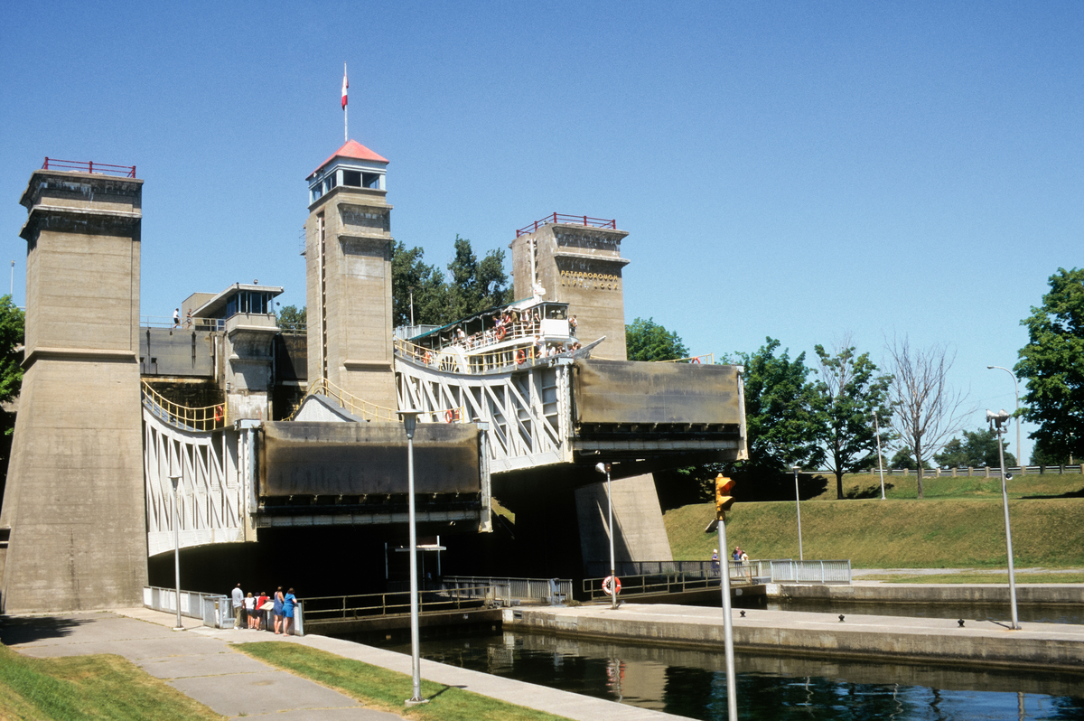 Les voies navigables du Canada offrent une expérience de navigation fascinante. Commandez votre permis d’amarrage et d’éclusage avant le 31 mars.
commandesparcs-parksorders.ca/fr/bateaux-can…

#MonÉtéÀParcs #HistoiresdeParcs