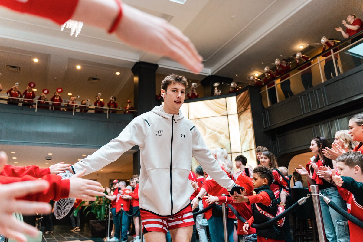 BadgerMBB's tweet photo. Badgers ❤️ Indy https://t.co/M4pbQsm2tW