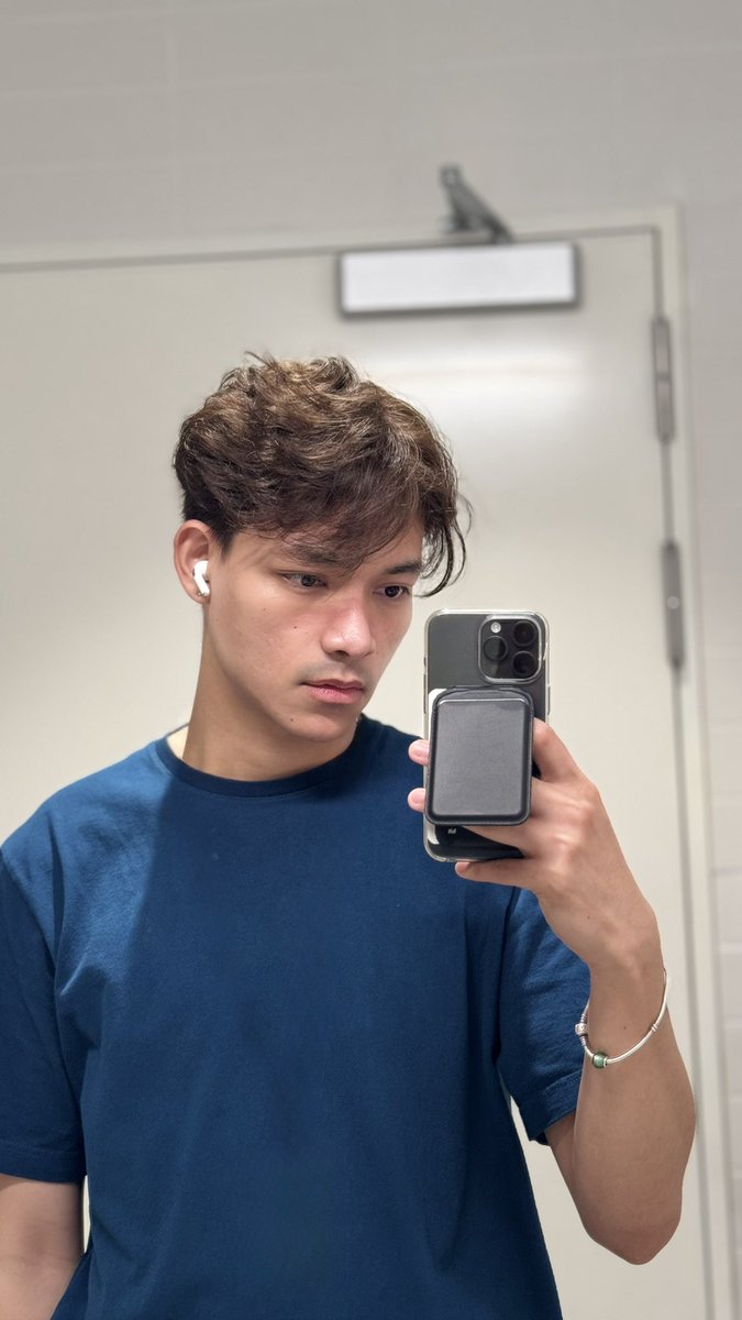 schazleee's tweet image. careful, you might fall for the guy in the mirror 😝