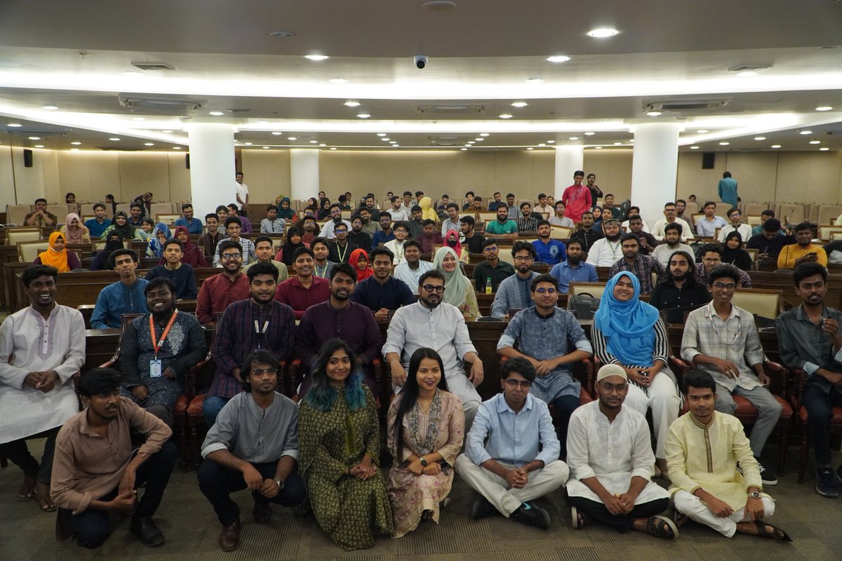 FrontClimateVO's tweet photo. 🌿 Youth Dialogue: Environment & Biodiversity 🌿
United for a greener, more sustainable Dhaka! 🌱✨
#YouthDialogue #ClimateFrontier #GreenDhaka #YouthForChange https://t.co/uBDuuiWQwA