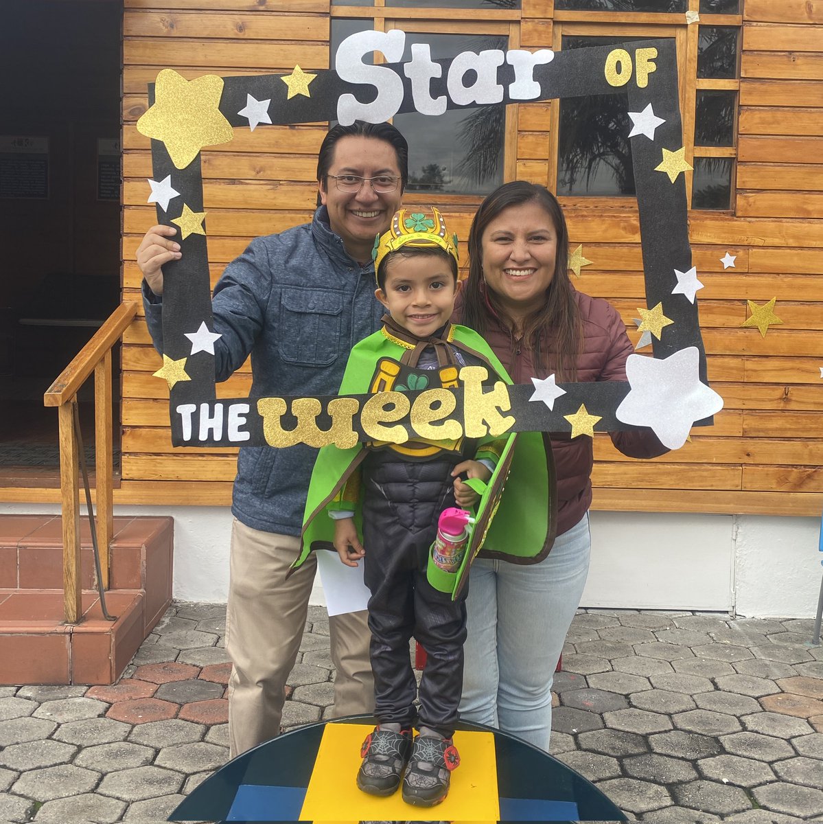 GutenbergKinder's tweet photo. FAMILIA|Agradecemos a todos los padres y madres por su esfuerzo en estar presentes en las actividades de sus hijos. Aunque responsabilidades laborales dificultan su presencia, valoramos su dedicación y amor ¡Su presencia es un regalo invaluable para los peques! #SembramosElFuturo https://t.co/6YCPjlbkpn