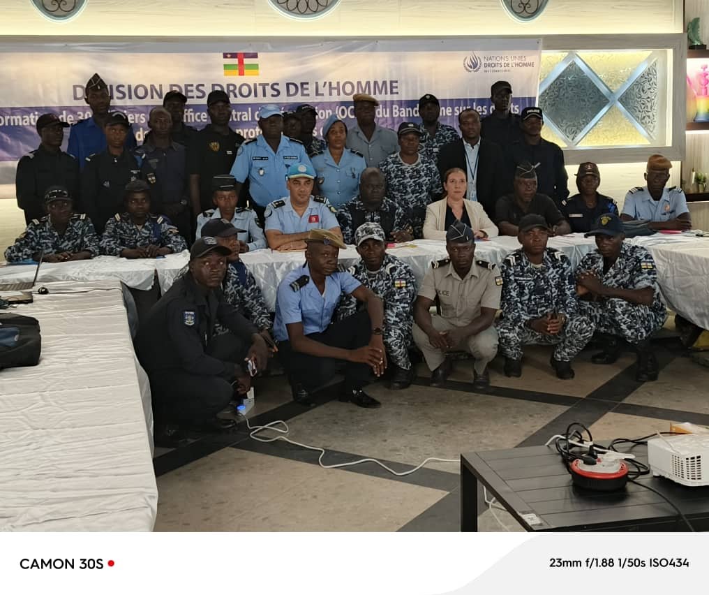 UNPOL_RCA's tweet photo. Du 13 au 14 mars à #Bangui🇨🇫, 30 personnels de l’#OCRB ont été formés sur les Droits de l’Homme et la protection des civils. Dans ce cadre, l’@UNPOL #MINUSCA est intervenue dans le domaine de la déontologie et l’accueil des usagers dans leurs locaux. https://t.co/cGgkPr6of3
